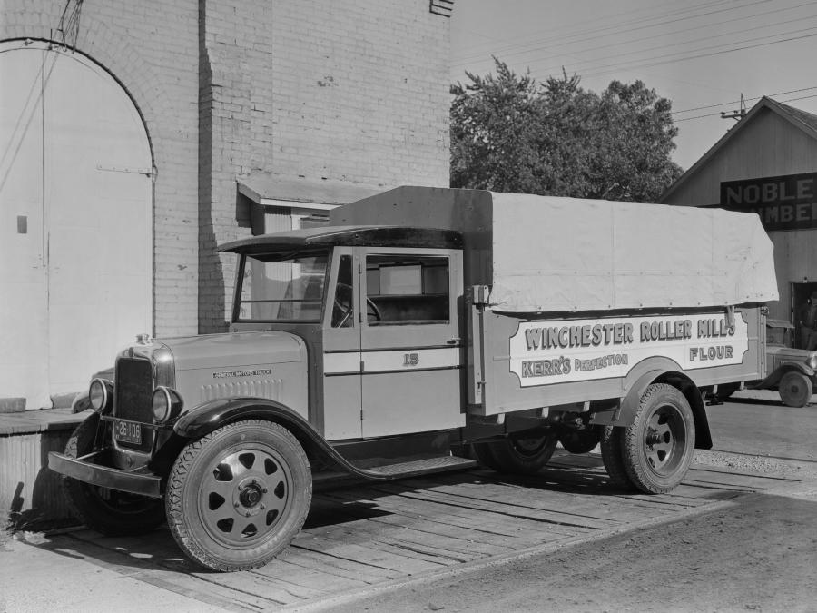  GMC T-18 by Woolcott Convertible Top Company 1931 года  (фото 2 из 3)